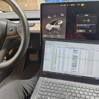 特斯拉車速轉(zhuǎn)向電量充電油門剎車檔位車門座椅調(diào)節(jié)燈光信號(hào)采集